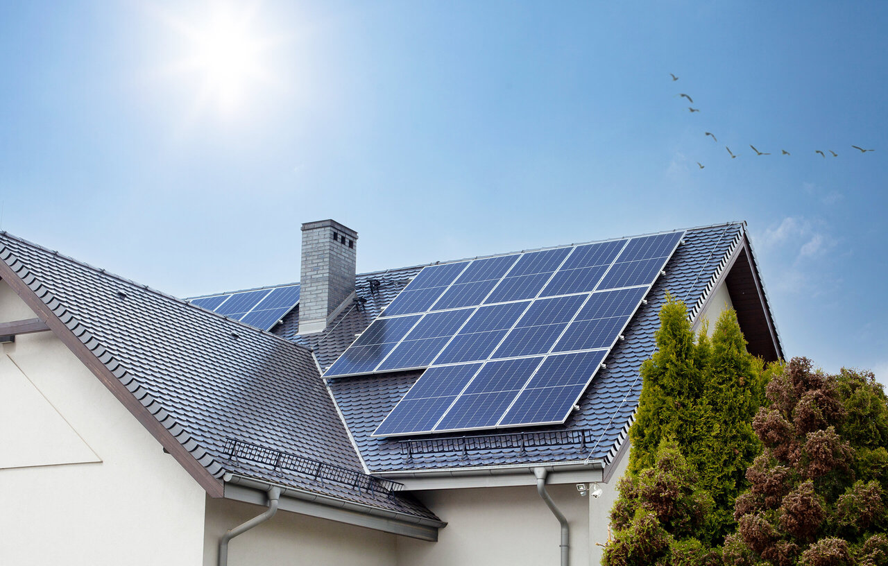 photovoltaik-solar-pv-anlage-strom-energie-speicher-haus-green-energy-wallbox-wechselrichter-dach photovoltaik-solar-pv-anlage-strom-energie-speicher-haus-green-energy-wallbox-wechselrichter-dach